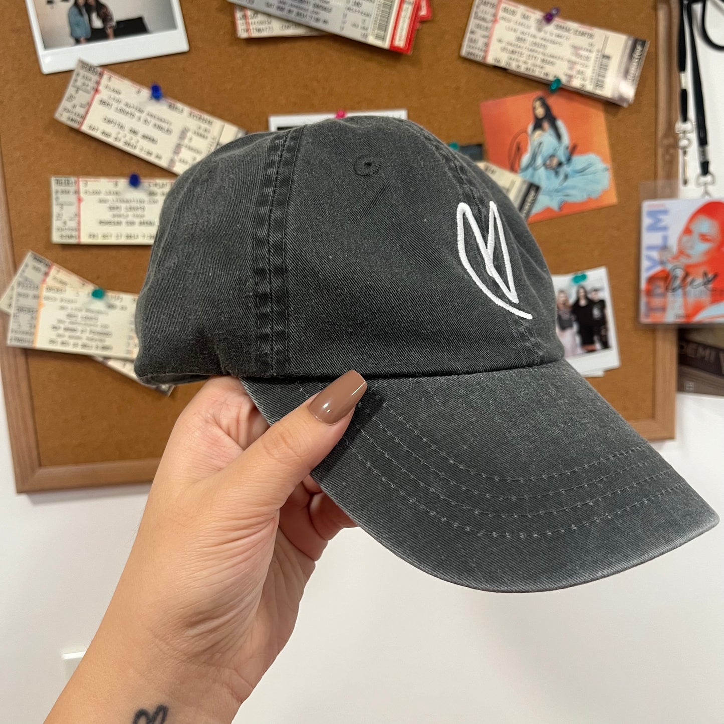 WASHED BLACK SIGNATURE HEART BASEBALL CAP