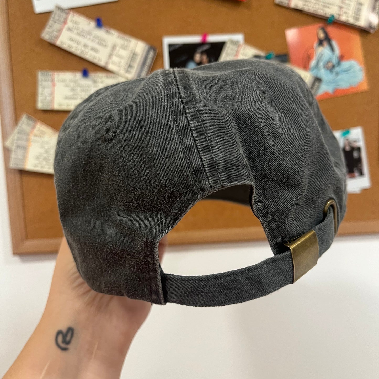 WASHED BLACK SIGNATURE HEART BASEBALL CAP
